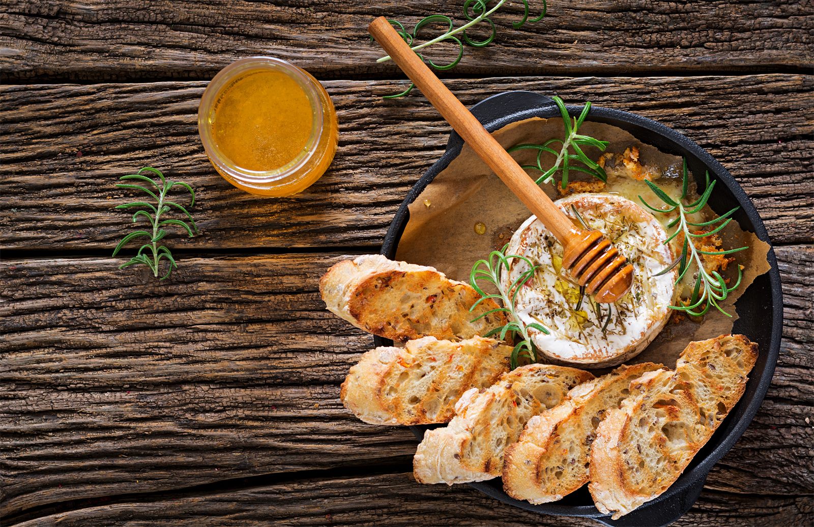 Camembert rôti au miel et aux noix